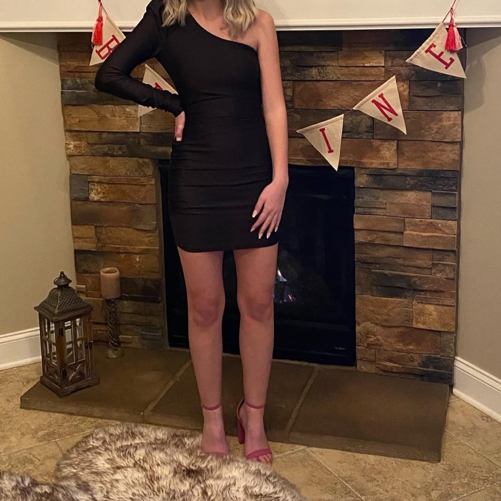 Elegant Black One-Shoulder Dress